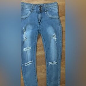 Girl’s Distressed Jeans Size: 1